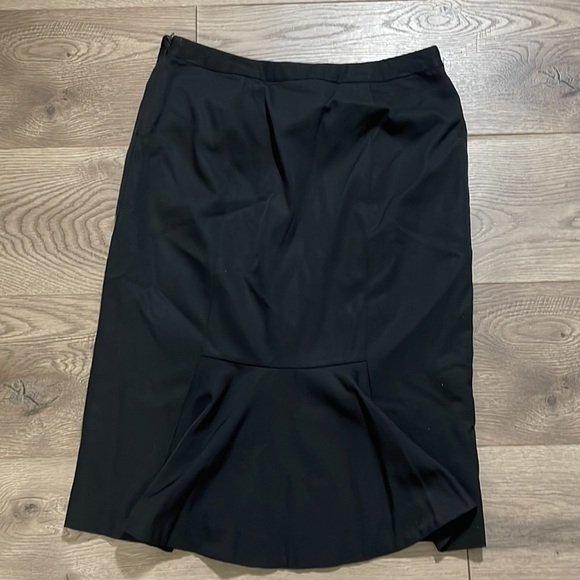 J. Crew Women's black skirt, Size 4 - Picture 3 of 7